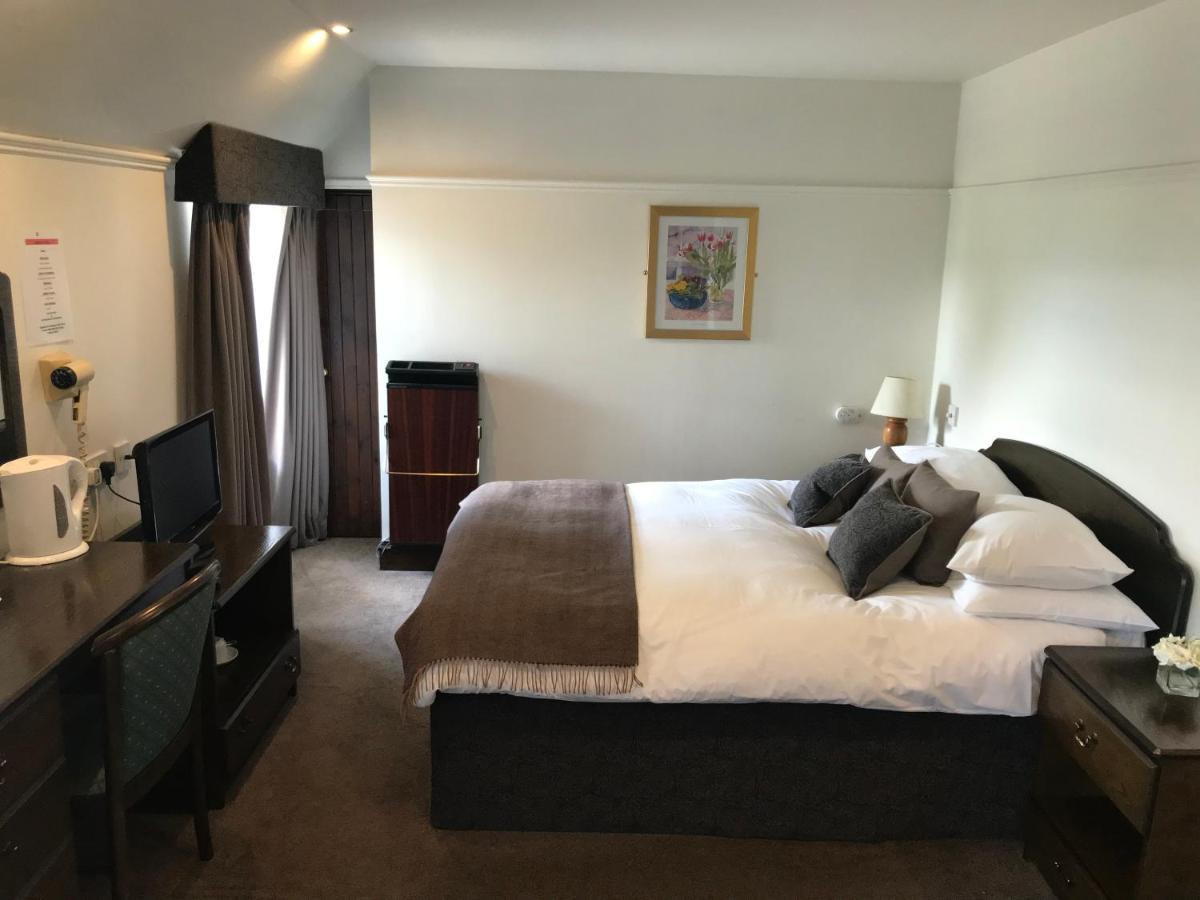 Lion And Unicorn Hotel Thornhill  Екстер'єр фото